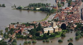 Tewkesbury braced for flood as rainfall persists